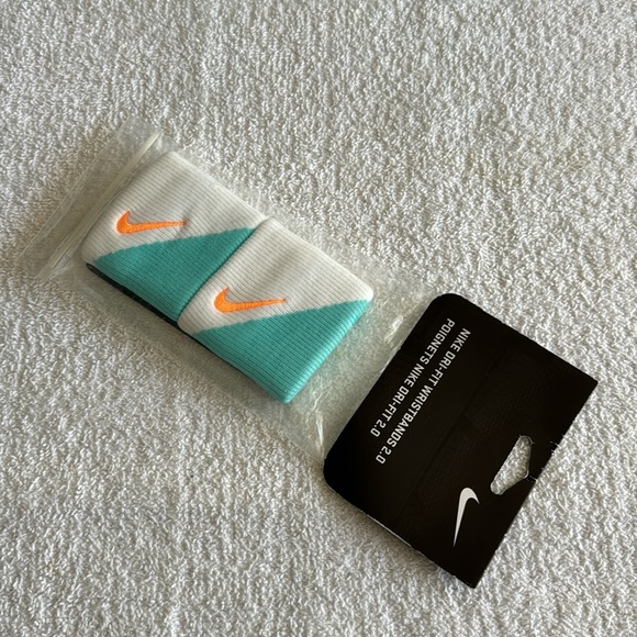 Nike Dri Fit Wristbands 2.0 - Picture 8 of 8